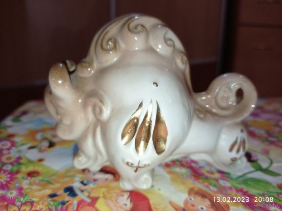 . Фарфоровая статуэтка Зубр . Минский фарфоровый завод . Ручная раскраска .