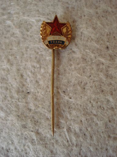 Нагрудный знак-фрачник RH (Ruda Hvеzda) Praha. Чехословакия, вторая половина прошлого века.
