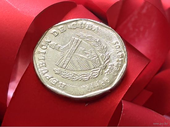 Куба. 5 сентаво 2008. Брак заготовки, износ и засорение штемпеля аверса. Торг.