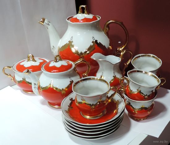 Красивый чайный сервиз 70-е годы СССР. - 15 предметов. Чайник большой на 2 литра, чайник малый, сливочник, сахарница, тарелки - 6 шт., чашки - 5 шт.