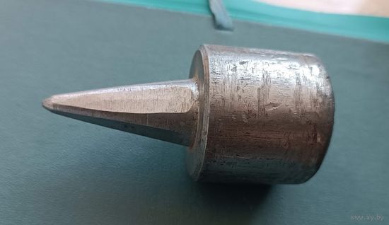 Косоотбойник, приспособление для отбивки косы (Бабка - наковальня для расклёпывания кос)