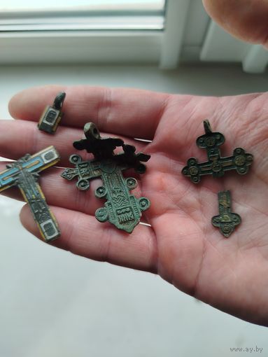 3 старинных редких крестика под реставрацию,крупные,с рубля