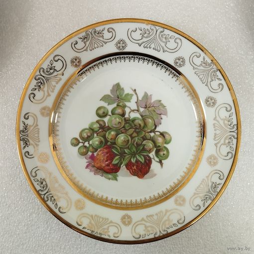 Тарелка зелёный Виноград с клубникой. Kahla, Германия