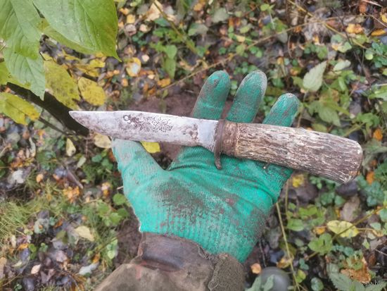 Нож охотничий.