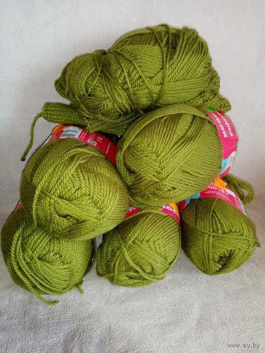 Пряжа полушерсть 600 г Пехорка зелёная