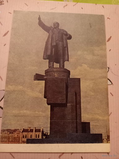 Памятник В.И.Ленину
