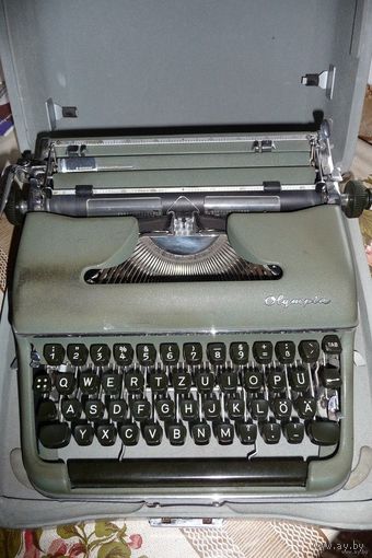 Печатная машинка с латинским шрифтом "Olympia" (из Германии). Осталась 1 штука!!!