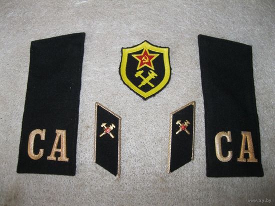 Погоны, петлицы, эмблемы, шеврон военнослужащих рядового и сержантского состава Военно-топографической службы Вооруженных Сил СССР.