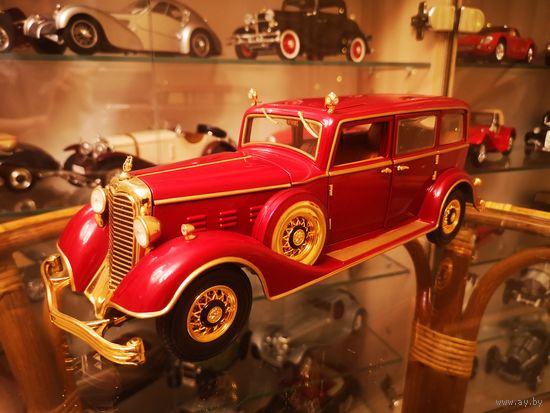 Deluxe Tudor 1932