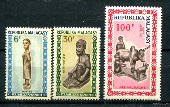 Мадагаскар - 1964г. - Местные ремесла. Резьба по дереву. - полная серия, MNH [Mi 523-525] - 3 марки