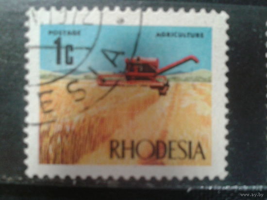 Родезия, 1970. Комбайн в поле