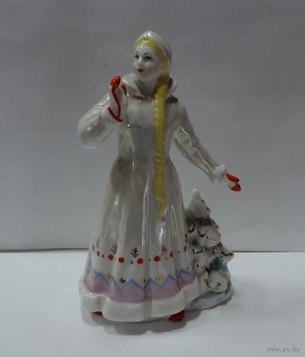 Статуэтка фарфоровая "Снегурочка" 1961 г. Дулёво. Целая, без реставрации. Высота 14 см.