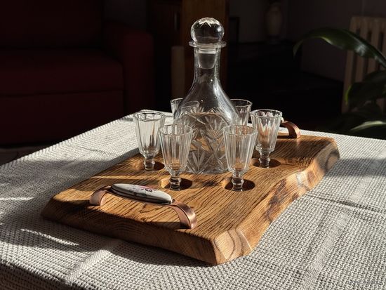 Поднос из массива дуба