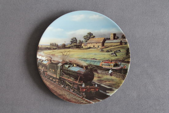 Тарелка коллекционная настенная [Англия, Davenport, Sharing the Sunshine, Bradex #26-D8-20.2] D=19см.