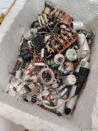 Россыпь радиодеталей