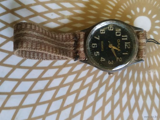 Часы наручные с ремешком OMAX . В ремонт,коллекцию,на запчасти. Состояние на скане.