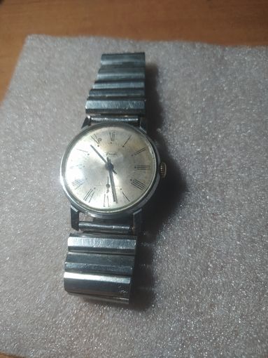 Часы зим идут