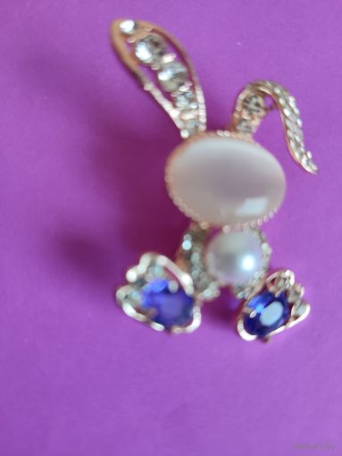 Брошь Зайка