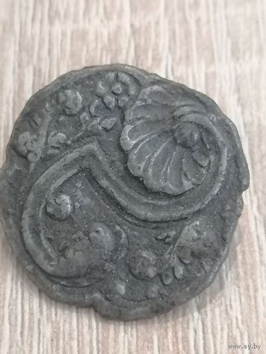 Старая интересная пуговица большая