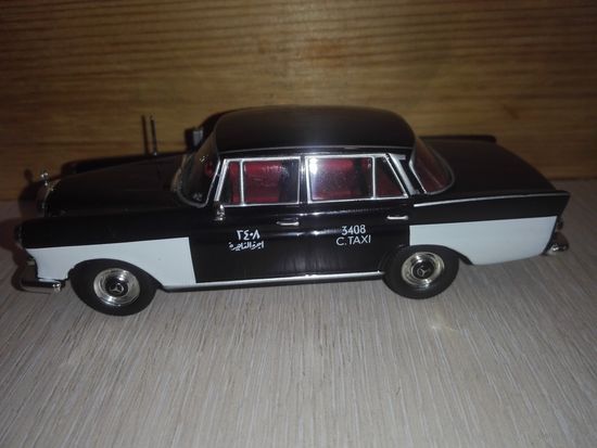 Модели MERCEDES-BENZ 200 D W110,300 SL 1:43