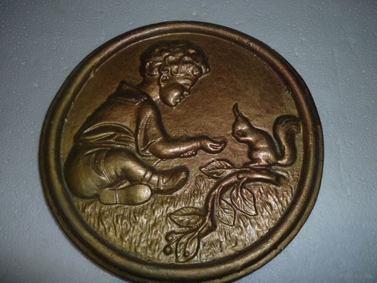 Старое Панно Мальчик и белка. Гипс. СССР