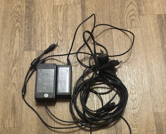 Зарядки для ноутбука 2 шт.