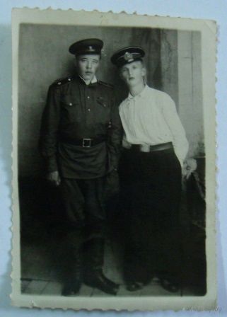 Фото друзей. 40-е годы. Размер 8-12см