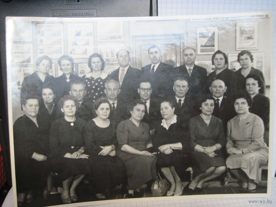 Фотография 24х17 см: Встреча оставшихся студентов и преподавателей после 25-летия БИНХ 1938-1963 гг. с рубля!
