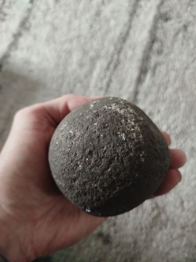 Интересный круглый камень,(ядро)?с рубля