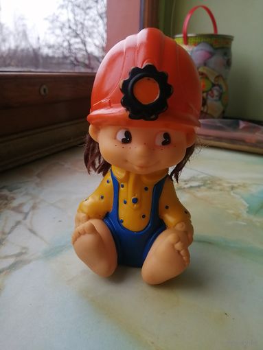 Игрушка Мальчик в каске резиновая СССР