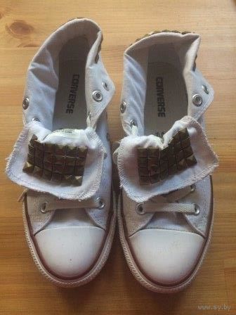 Кеды Converse на 38,5-39 размер. Длина стельки 25,5 см примерно. Белые, носила совсем мало. Все же не мое это - спортивная мода. Покупала за границей, не оригинал, но хорошее качество.