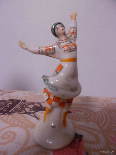 СТАТУЭТКА. ТАНЕЦ.РЕДКАЯ.МИНИАТЮРА.КЛЕЙМО.