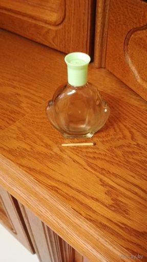Бутылочка от духов.