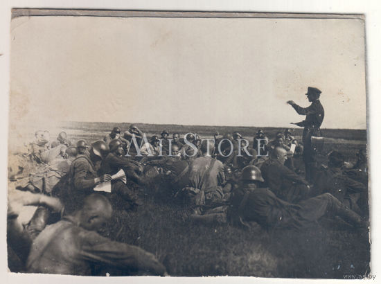 Довоенное фото РККА. Снаряжение, каски СШ-36.