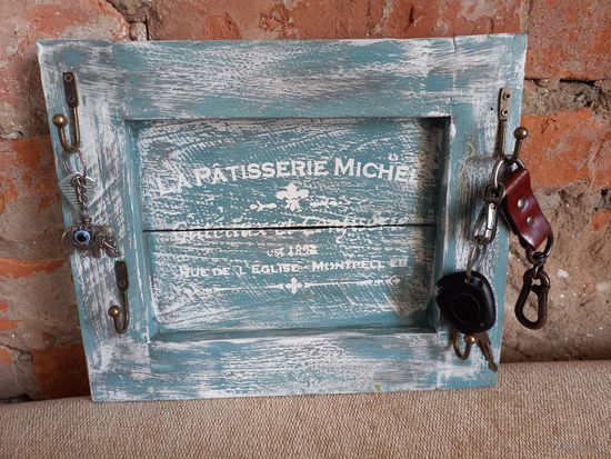 Ключница деревянная.