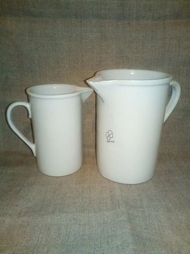 Одним лотом 2 сливочника кувшинчик 250 мл и 500 мл фарфоровый лабораторный, кружка с носиком РФЗ