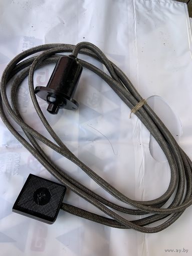 На красивейшей эмблеме ВВС СССР "развёрнутые крылья"  ВЕЧНАЯ ! пультовая кнопка с металлизированным кабелем для управления грузами в багажном отсеке  транспортного "АН" ВТА СССР.