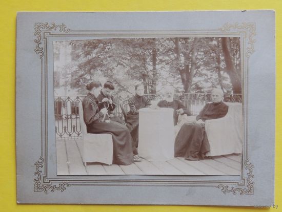 Фото кабинет-портрет "Семья на даче", до 1917 г., 17*9 см.