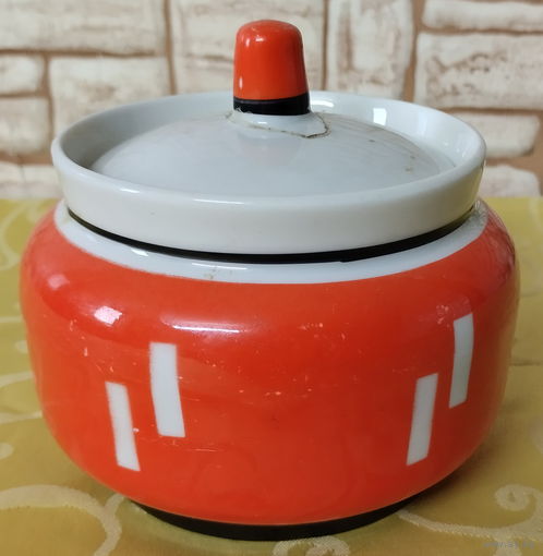 Сахарница.