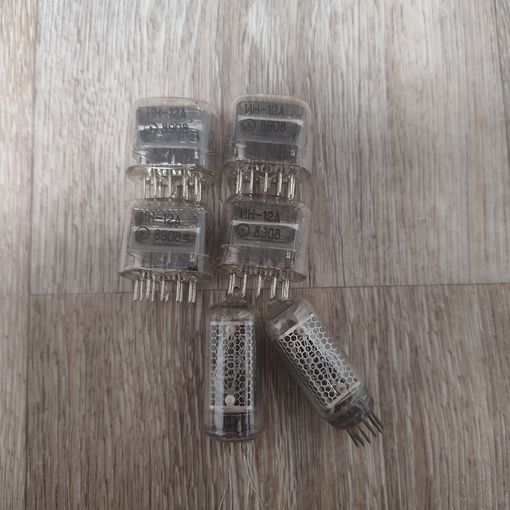 Газоразрядные индикаторы ИН-12 4 шт., ИН-8 1 шт., ИН8-2 1 шт.