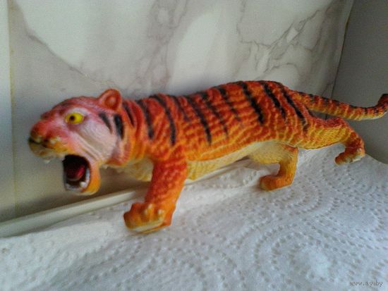 Игрушка - "Тигр" - Длина 15 см.