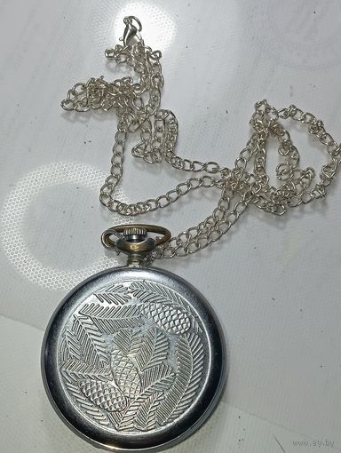 Часы механические - корманные МОЛНИЯ ( Тетерев ) . С рубля !