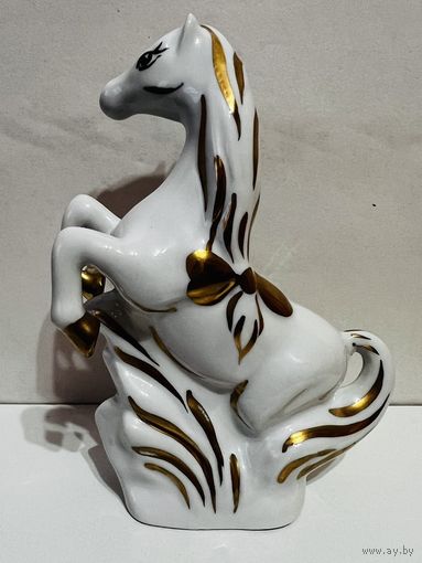 Фарфор. Статуэтка  "Лошадь" (Лошадка, конь на дыбах) живописная работа золотом.  Добруш. АУКЦИОН не с рубля без МПЦ.