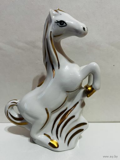 Фарфор. Статуэтка  "Лошадь" (Лошадка, конь на дыбах) живописная работа золотом.  Добруш. АУКЦИОН не с рубля без МПЦ.