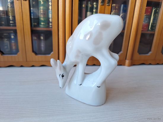 Фарфоровая статуэтка СССР - Олениха, косуля, лань