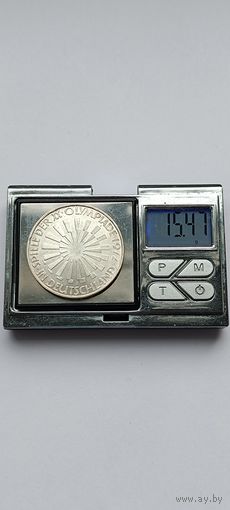 10 марок 1972 года. XX летние Олимпийские Игры, Мюнхен 1972 - Эмблема. Серебро 625. 5526