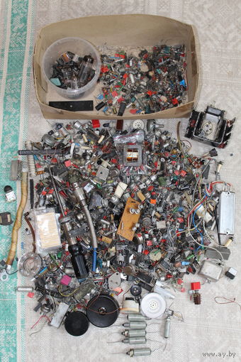 ОГРОМНЫЙ лот радио деталей и микросхем СССР