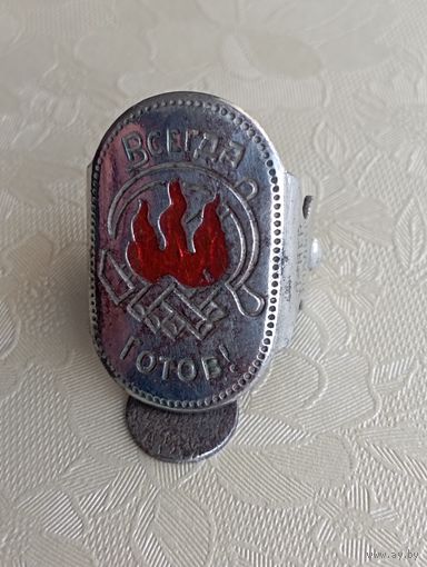 Застёжка на пионерский галстук ранняя. Редкое коллекционное состояние. Родная эмаль.С рубля.