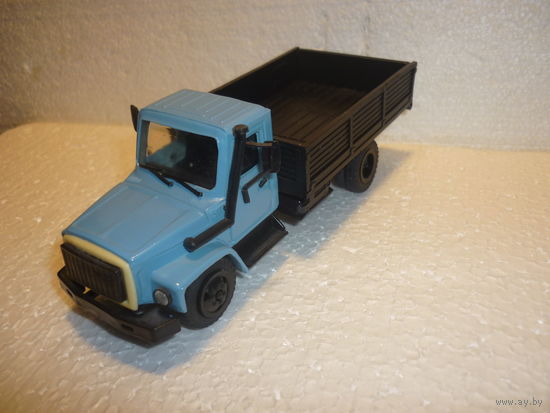 Модель авто ГАЗ-3307. 1:43.Компаньон