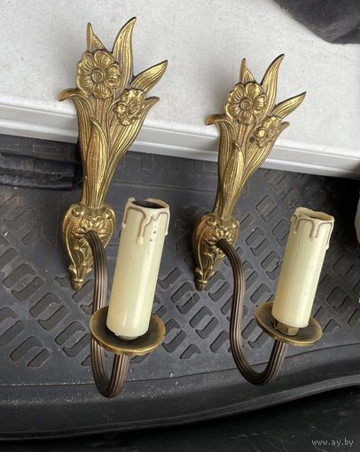 Пара настенных бронзовых светильника. Европа